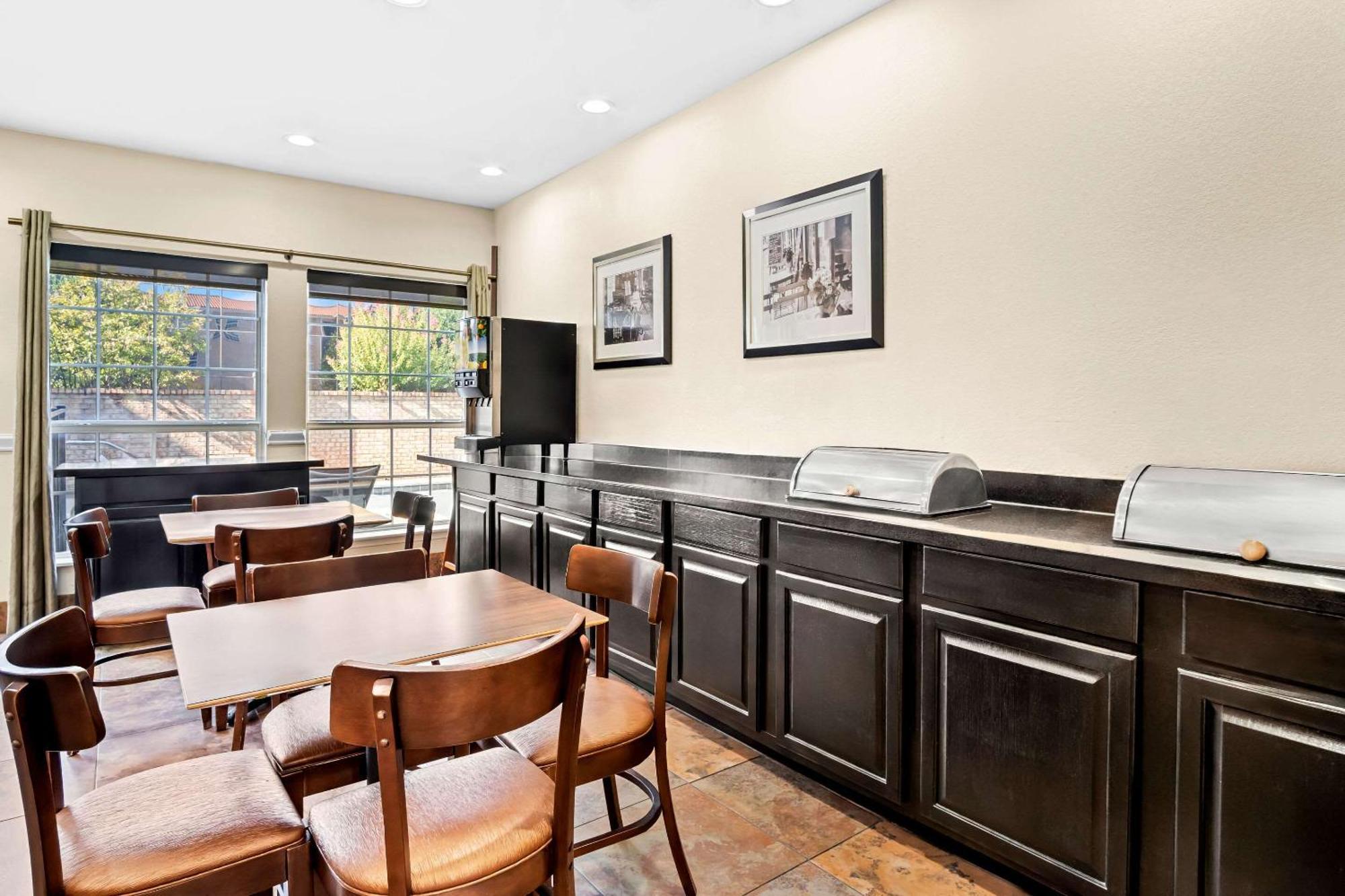 Mainstay Suites Addison-Dallas Экстерьер фото