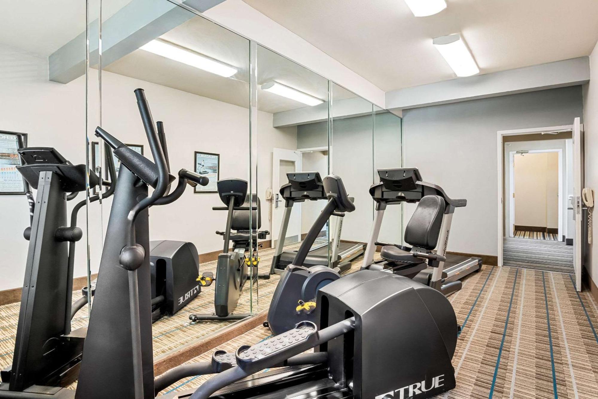 Mainstay Suites Addison-Dallas Экстерьер фото