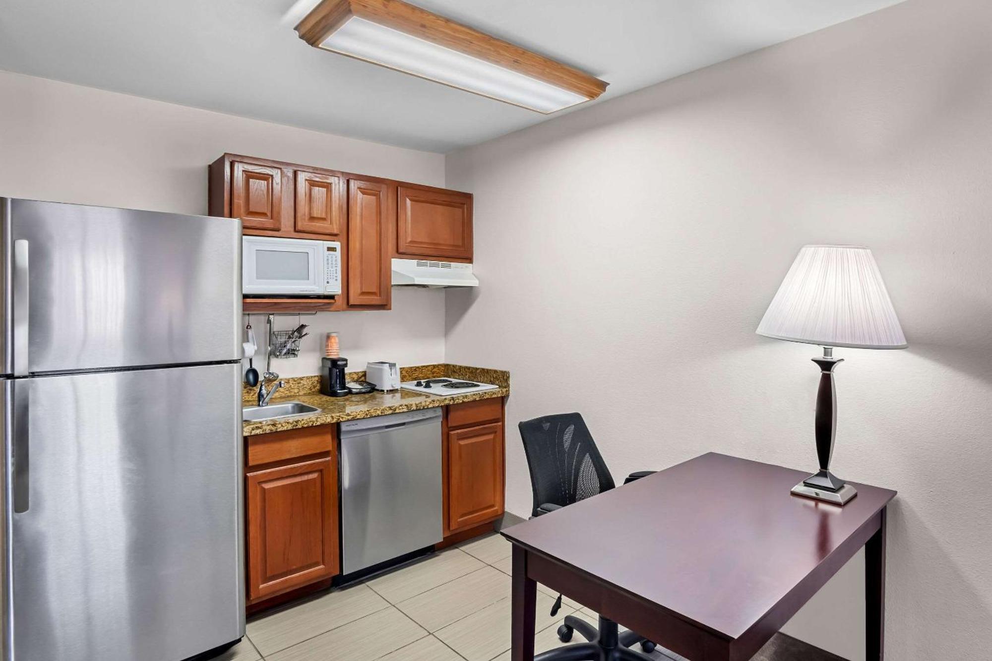 Mainstay Suites Addison-Dallas Экстерьер фото