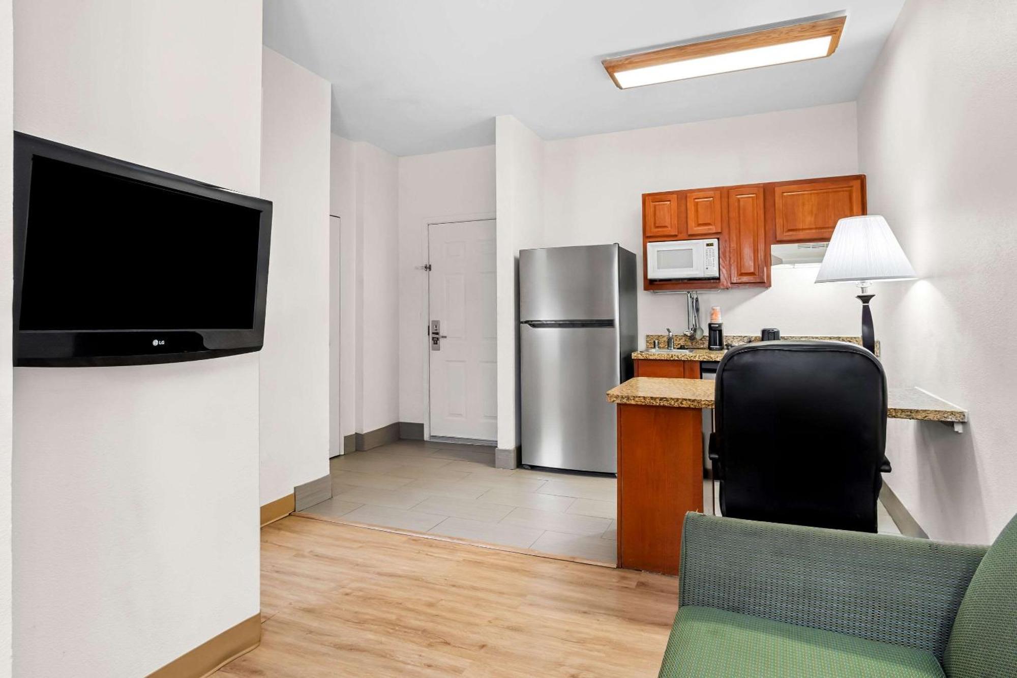 Mainstay Suites Addison-Dallas Экстерьер фото