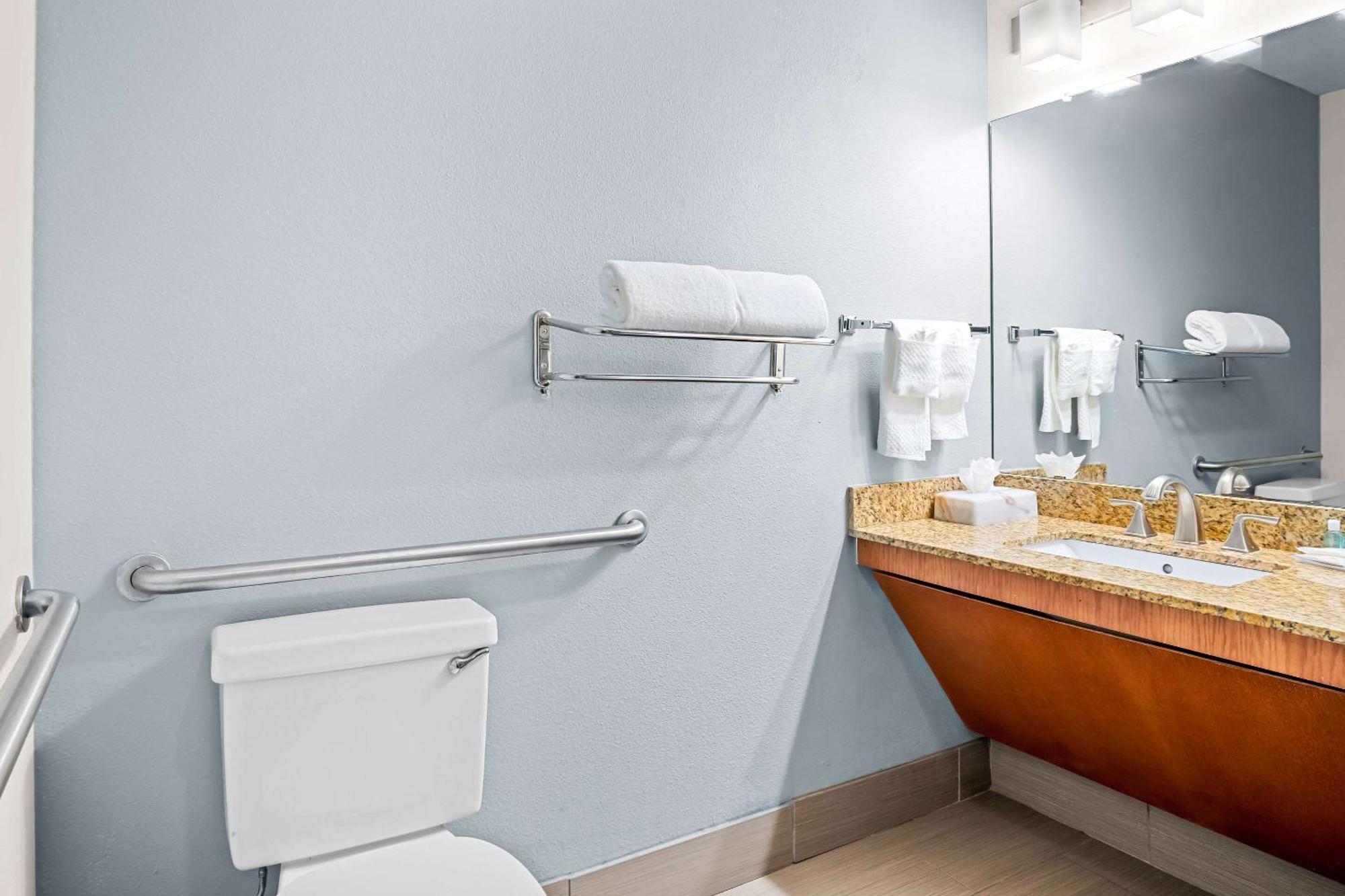 Mainstay Suites Addison-Dallas Экстерьер фото
